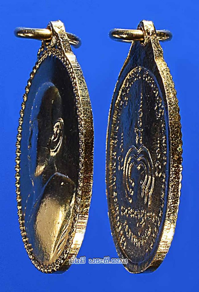เหรียญหลวงพ่อแพ เขมังกโร วัดพิกุลทอง จ.สิงห์บุรี พิมพ์หันข้างเล็ก ปี 2536 เนื้อทองแดงกะไหล่ทองครับ 
