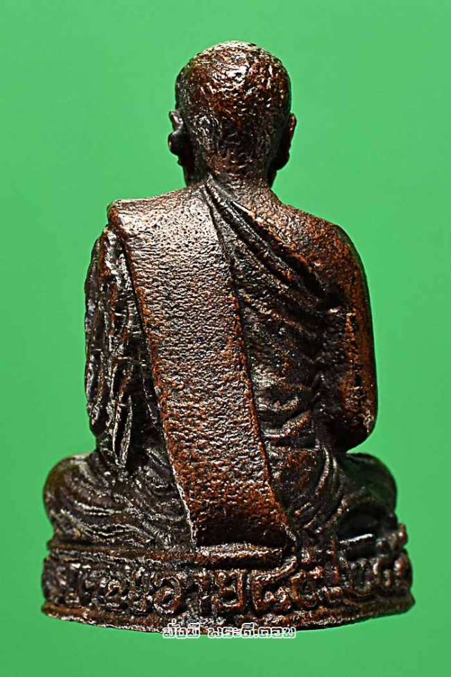รูปหล่อหลวงพ่ออุตตมะ วัดวังก์วิเวการาม จ.กาญจนบุรี รุ่นครบรอบ 80 ปี พ.ศ. 2533 เนื้อทองแดงอุดกริ่งใต้ฐานครับ