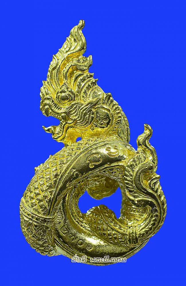 รูปหล่อองค์พญานาค หลวงพ่อรักษ์ อนาลโย วัดสุทธาวาส วิปัสสนา จ.พระนครศรีอยุธยา รุ่นขุมทรัพย์นาคราช ปี 2560 เนื้อทองราชาโชค ตนที่ 16 หมายเลข 2701 รูปหล่อองค์พญานาค หลวงพ่อรักษ์ อนาลโย วัดสุทธาวาส วิปัสสนา จ.พระนครศรีอยุธยา รุ่นขุมทรัพย์นาคราช ปี 2560 เนื้อทองราชาโชค ตนที่ 16 หมายเลข 2701