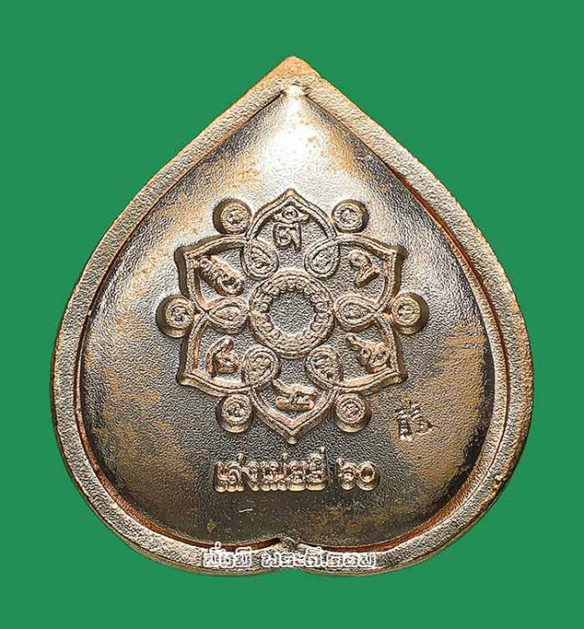 เหรียญเจ้าแม่กวนอิมพันมือ รุ่นมหาเมตตากรุณา วัดมังกรกมลาวาส (วัดเล่งเน่ยยี่) จ.กรุงเทพฯ ปี2560 เนื้อชุบนาค มีกล่องเดิมครับ เหรียญที่ 1