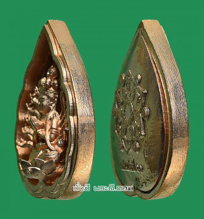 เหรียญเจ้าแม่กวนอิมพันมือ รุ่นมหาเมตตากรุณา วัดมังกรกมลาวาส (วัดเล่งเน่ยยี่) จ.กรุงเทพฯ ปี2560 เนื้อชุบนาค มีกล่องเดิมครับ เหรียญที่ 1