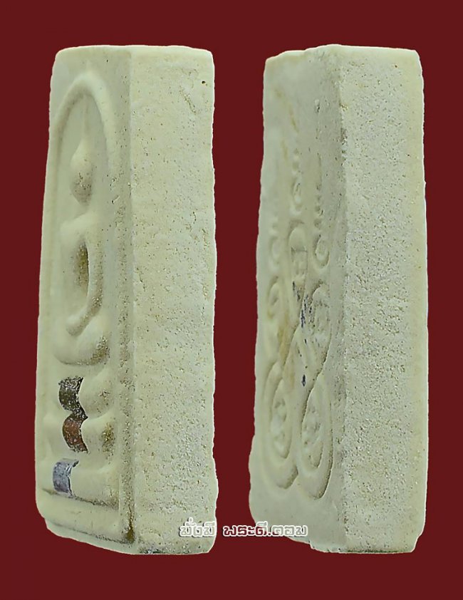 พระสมเด็จฝังตะกรุดสามกษัตริย์ หลังยันต์ห้า เนื้อผงพุทธคุณ ไม่ทราบที่และรายละเอียดในการจัดสร้างครับ องค์ที่ 2