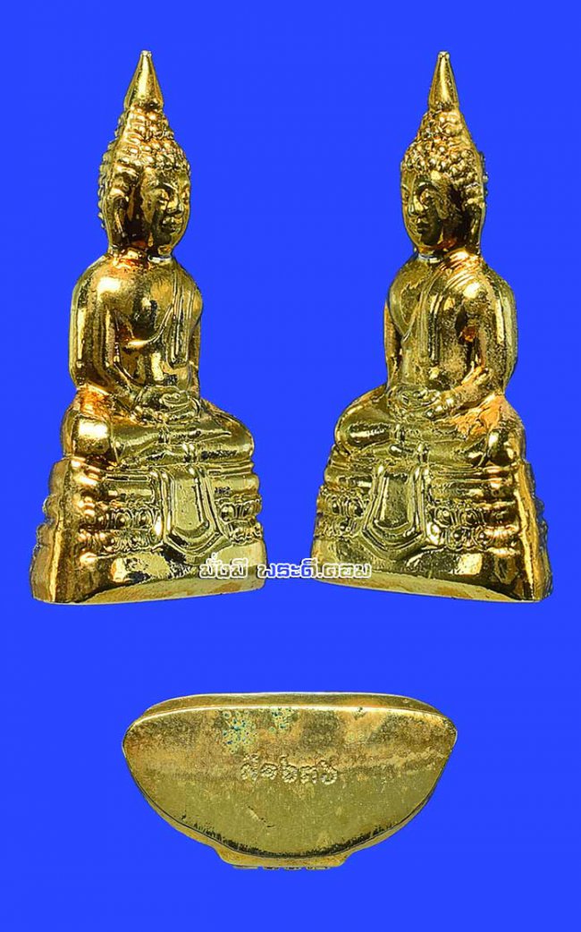 รูปหล่อหลวงพ่อพระพุทธโสธร วัดโสธรฯ จ.ฉะเชิงเทรา ปี 2558 พิมพ์ใหญ่เนื้อทองแดงกะไหล่ทอง ตอกหมายเลขใต้ฐานมีตลับเดิมๆ ครับ องค์ที่ 2