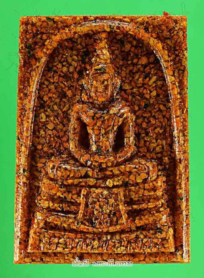 พระผงหลวงพ่อโสธร วัดโสธรวรารามวรวิหาร จ.ฉะเชิงเทรา รุ่นเนื้อผงกระเบื้องหลังคาโบสถ์ พร้อมกล่องเดิมๆ ครับ องค์ที่ 1