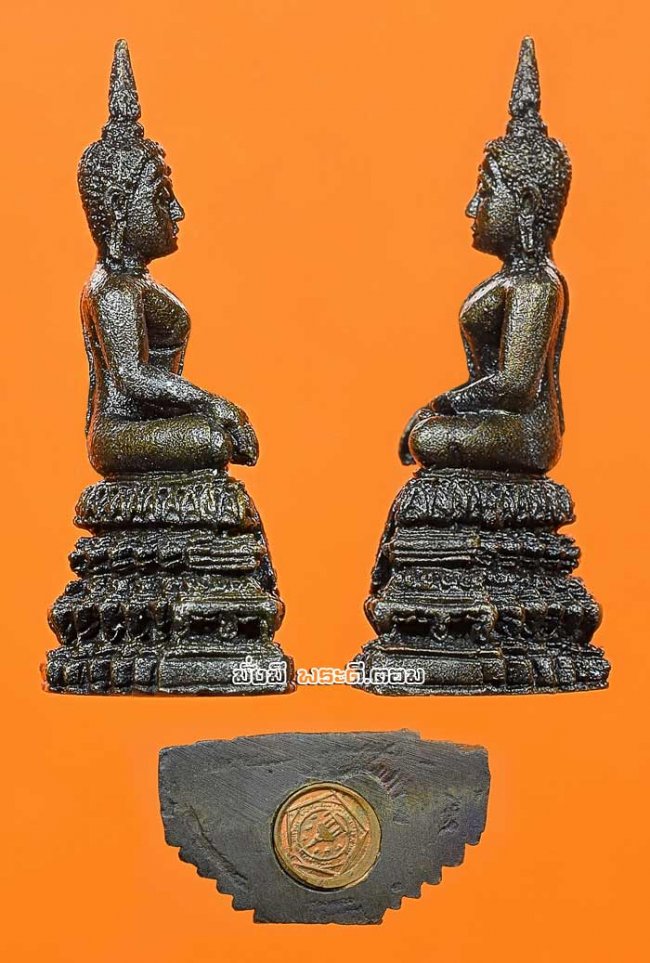 พระกริ่งหลวงพ่อมงคลบพิตร จ.พระนครศรีอยุธยา รุ่นมูลนิธิพระมงคลบพิตร ไม่ทราบปีที่สร้างเนื้อทองแดง พร้อมกล่องเดิมๆ ครับ