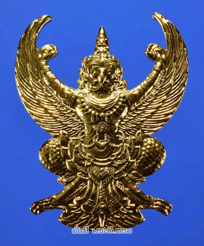 องค์พญาครุฑ พระอาจารย์วราห์ ปุญญวโร (พระครูวิศิษฏ์พิทยาคม) รุ่นรวยประกาศิต วัดโพธิทอง จ.กรุงเทพฯ ปี 2560 พิมพ์ใหญ่เนื้อกะไหล่ทองครับ