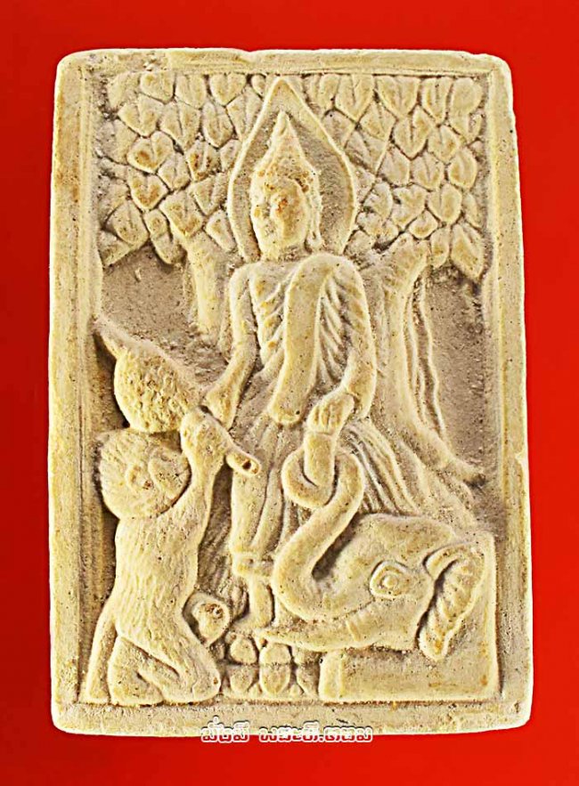 พระผงพิมพ์พระพุทธปางป่าเลไลย์ หลังเรียบไม่ทราบที่เนื้อผงสีขาวครับ